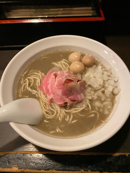 「煮干しそばclassicと真鯛昆布〆和え玉」@灰汁中華 丿貫 福富町本店の写真