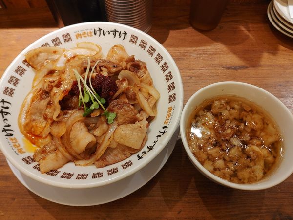 「辛味肉盛りつけ麺　背脂」@NEW OLD STYLE 肉そば けいすけの写真