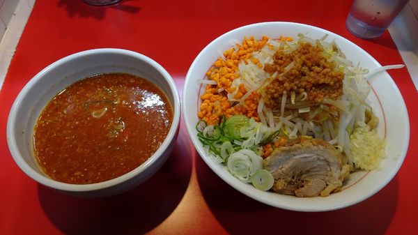「胡麻香る辛つけ麺（880円）ニンニク辛脂辛揚げ」@千里眼の写真