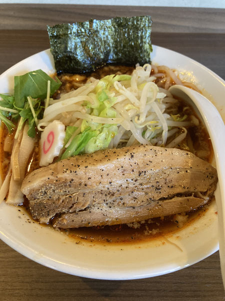 「赤ラーメン　中　¥950」@ヤマネコ軒の写真