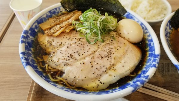 「イオンモール松本限定　特製松本ブラック中華そば　大」@凌駕IDEA イオンモール松本店の写真