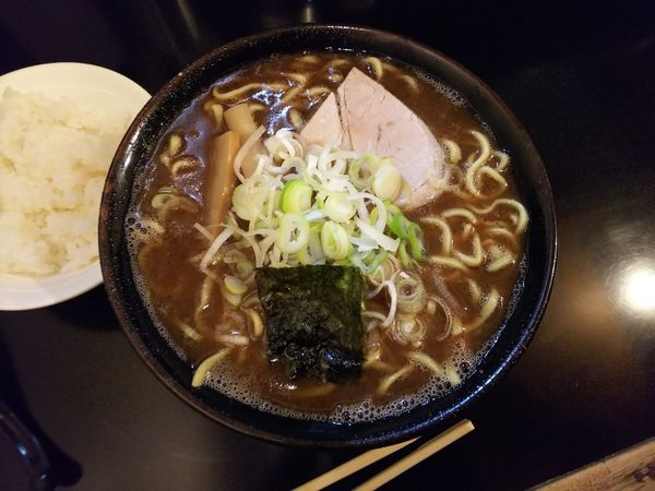 「家系新味（カタメ）＋ごはん　880＋50円」@らぁめん 井上家の写真