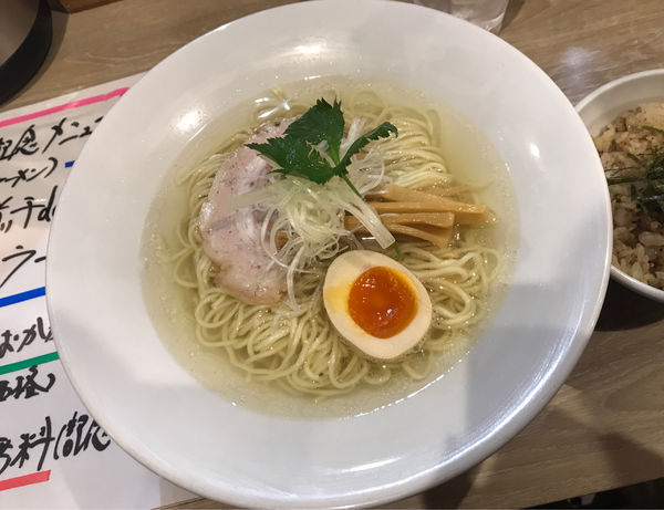 「【限定】4種no煮干de塩ラーメン 大盛＋チャーシューおかかめし」@麺王道 勝の写真