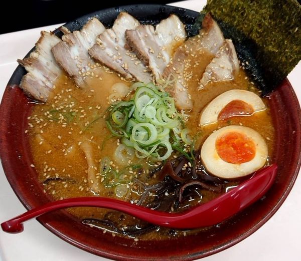 「焙煎ごまみそＷチャーシュープレミアム」@吉山商店の写真