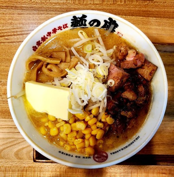 「発酵バター濃厚みそラーメン(大盛)」@自家製中華そば 麺の虜の写真