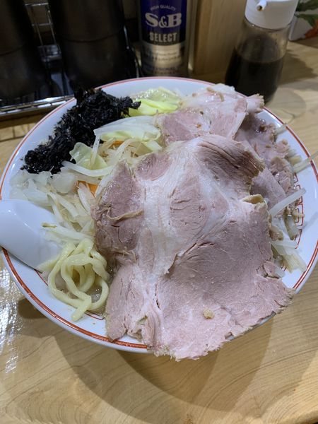 「野菜のせ中華そば(塩) 950円」@背脂煮干し中華そば 和市 新橋本店の写真