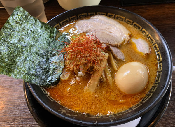 「辛い中華そば」@東京煮干中華そば 三三㐂 大森の写真