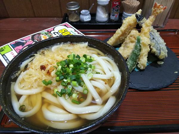 「天ぷらうどん　※（中）＆温かい麺　※クーポンで５００円」@手打ちさぬきうどん 心の写真