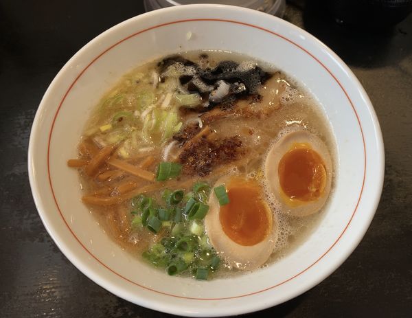 「濃醇こってりらーめん＋半熟煮玉子」@鹿児島ラーメン たけ家の写真