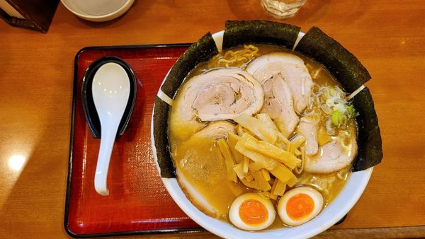 「中華麺大盛全部乗せ(チャーシュー、煮卵、メンマ、のり)」@めん 和正の写真