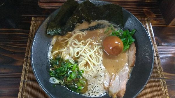 「濱豚骨ラーメン800円+替え玉100円」@和歌山家の写真
