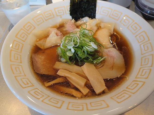 「特製ワンタン麺黒だし」@麺や くろえもんの写真