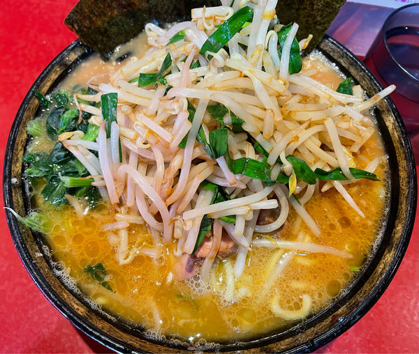 「中盛ラーメン　ニラもやしトッピ」@厚木家の写真