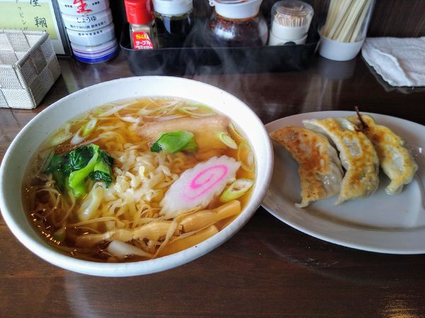 「佐野ラーメン 750円 手造り餃子3個 330円」@青竹手打ち麺家 翔稀の写真