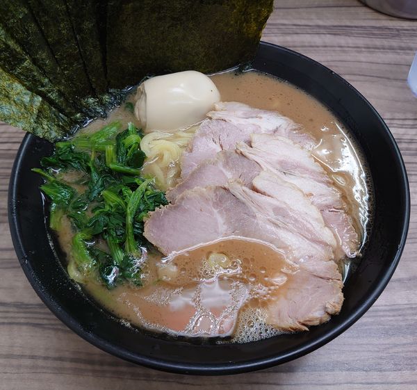 「川越得ラーメン(950円)」@家系らーめん 武蔵家 川越店の写真