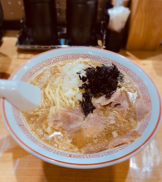 「中華そば（塩・麺半分・脂多め￥850）」@背脂煮干し中華そば 和市 新橋本店の写真