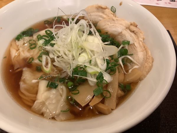 「チャーシューワンタン麺1200円」@万葉の湯 憩い所の写真