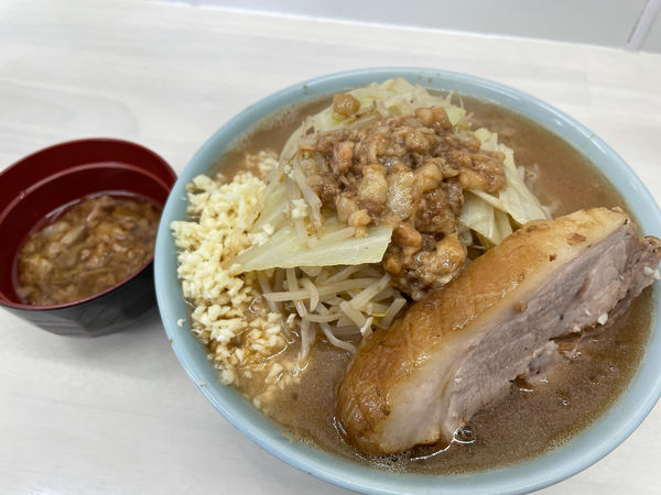 「ラーメン麺少なめ　ヤサイニンニクマシアブラマシ」@俺の生きる道 柏店の写真