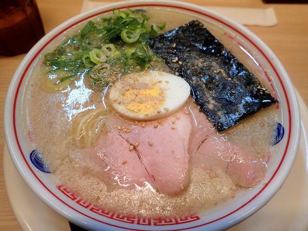 「淡口豚骨ラーメン」@空ノ色 王子店の写真