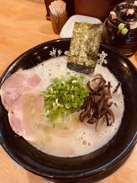 「豚骨ラーメン 690円　替玉 150円」@博多一瑞亭 三田店の写真