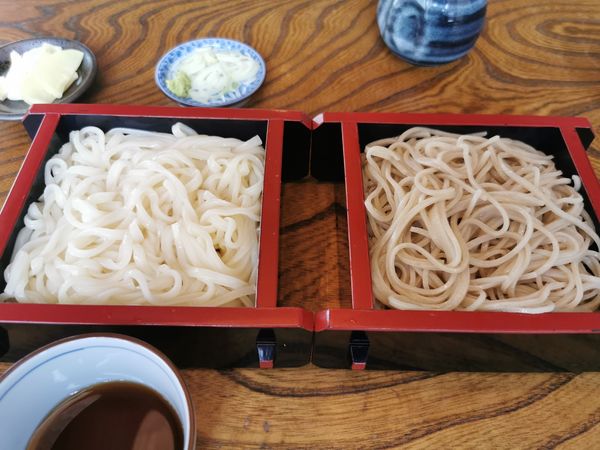 「二色合い盛りそば」@手打ちそばのはせ川屋の写真