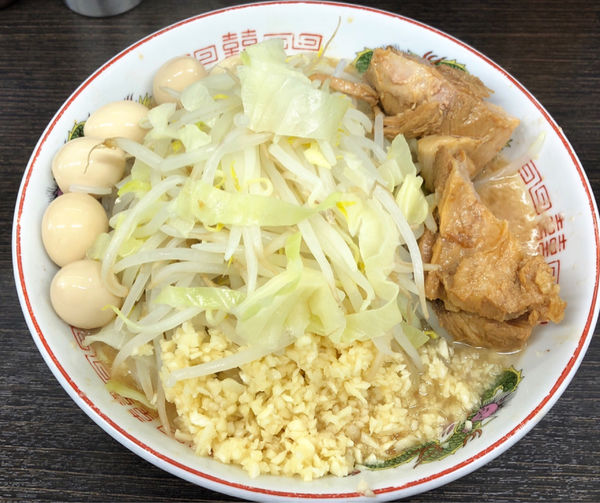 「ラーメン(うずら.麺少なめ.ニンニクマシマシ.ヤサイ)」@ラーメン二郎 川越店の写真
