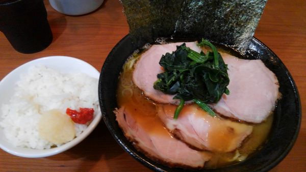 「焼豚ラーメン、小ライス」@横浜家系らーめん りゅうの写真