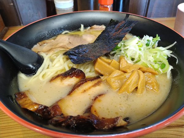 「とんこつ塩らぁめん(¥760)＋半トロチャーシュー」@らぁめんさなだ 市原白金店の写真