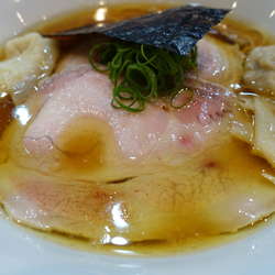 わんたん入りしょうゆらぁめん