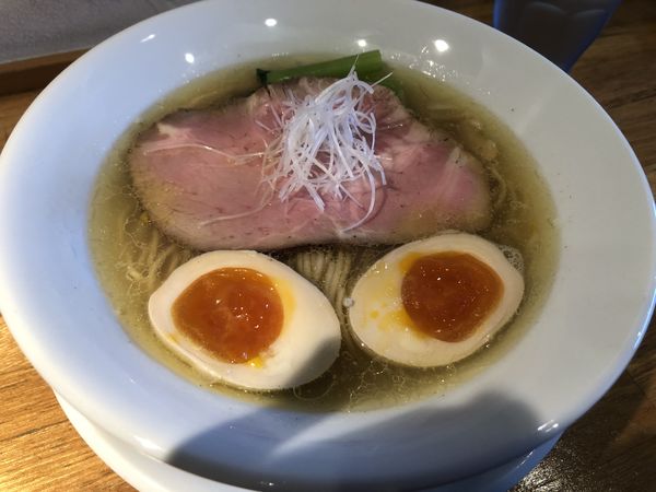 「塩そばtp卵」@らーめん専門 うしおととりの写真