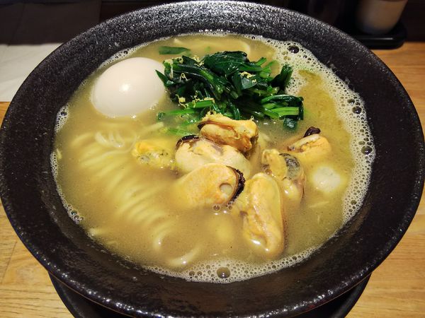 「【限定】ムール貝の藻塩そば　※鶏チャー抜き　＋味玉：㋚券」@麺肴 ひづきの写真