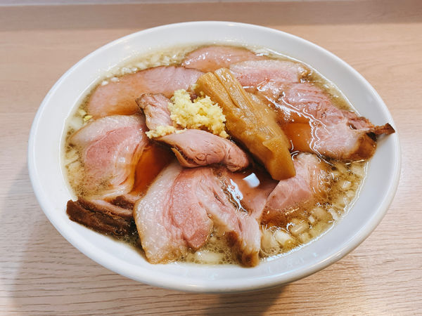 「八王子らーめん 玉葱、チャーシュー増し」@麺笑巧真の写真