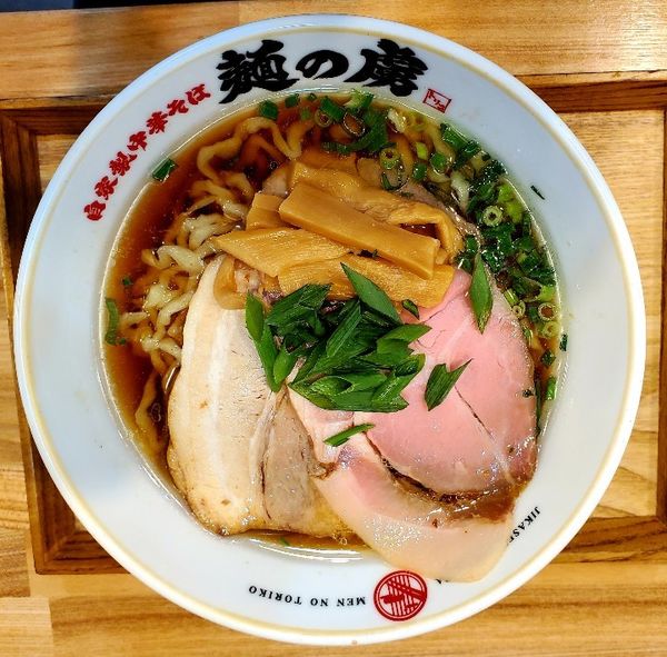 「しょうゆ中華そば(大盛)味ちょい薄め」@自家製中華そば 麺の虜の写真