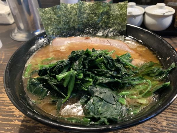 「ラーメン+ほうれん草」@家系ラーメン クックらの写真