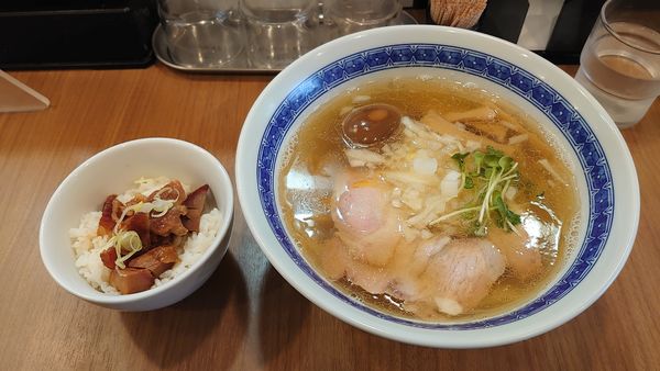 「いりこ味玉ラーメン 950円 + チャーシュー丼 50円」@MENクライの写真
