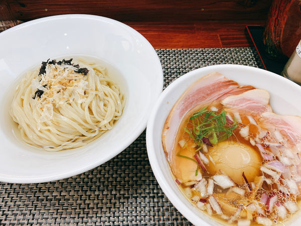 「冷やし煮干し鰮 淡口醤油 昆布水つけ麺」@麺や 睡蓮の写真