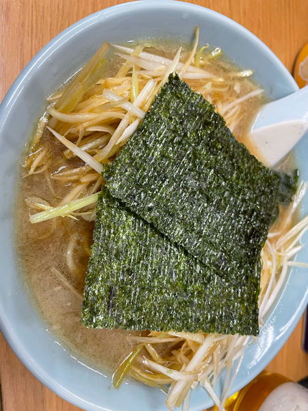 「中ネギラーメンネギダブル+瓶ビール2」@なかむら屋の写真