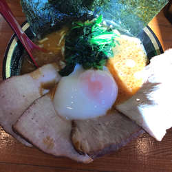 チャーシュー麺　温泉卵