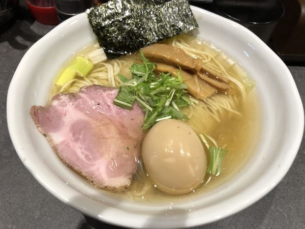 「鶏だし塩Rahmen大盛 味玉」@RAMEN 火影 produced by 麺処ほん田の写真