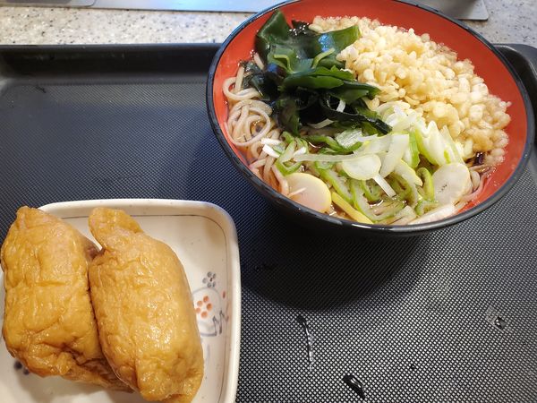 「朝そば・いなり」@名代 富士そば 浜松町店の写真