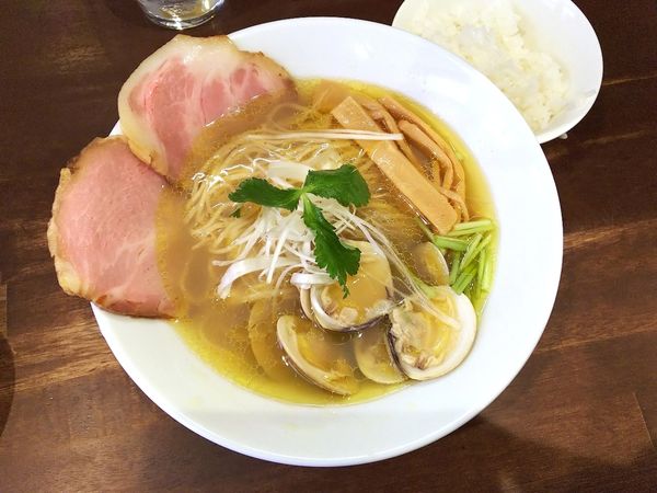 「蛤塩そば＋青森県産半ライス　980＋50円」@麺屋 遊仁の写真