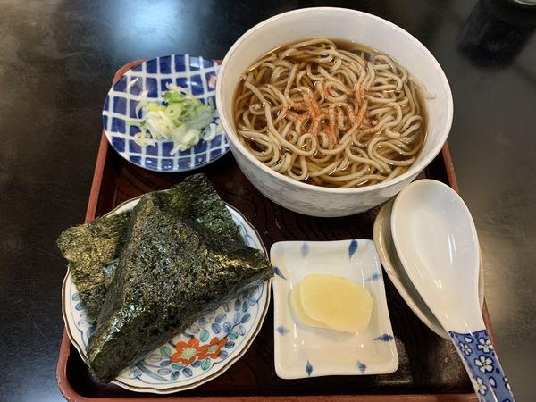 「ミニかけ450+鮭おにぎり160=610円」@ゑびす庵 本店の写真
