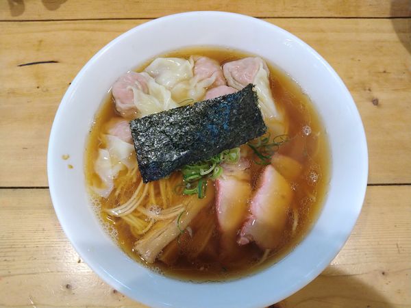 「黒肉ワンタン麺（920円）」@支那そば 大和 稲荷町本店の写真