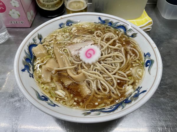 「サッポロラガービール赤星中瓶＋チャーシュー皿 → ラーメン」@中華そば みたかの写真