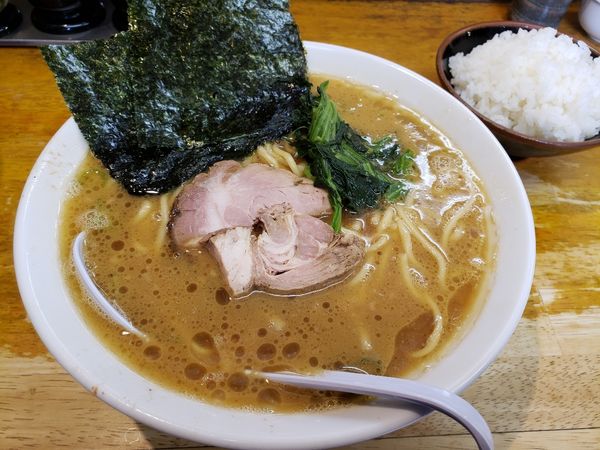 「ラーメン(大盛無料)半ライス」@らーめん 㐂輪の写真