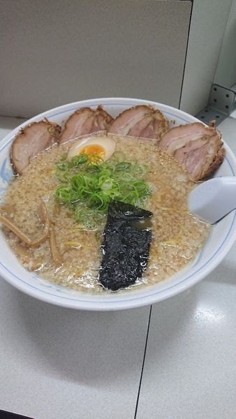 「豚骨醤油ラーメン+薄切りチャーシュー3枚追加」@ラーメン・ぶーけの写真
