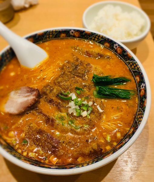 「排骨担々麺（中辛￥1080）＋サービスライス」@寿限無 担々麺の写真