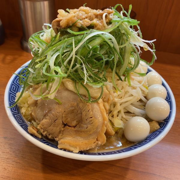 「ネギうずらラーメン950円」@びんびん豚 坂戸店の写真