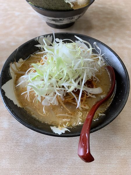 「ネギ味噌ラーメン880円」@らーめん輝の写真