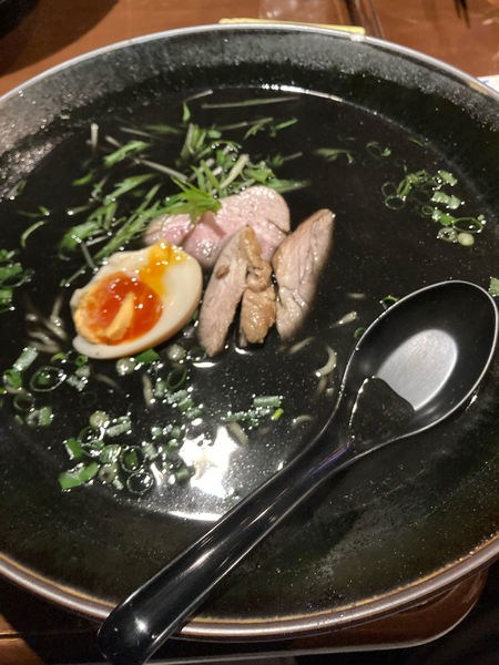 「黒いスープのイカ墨ラーメン」@麺 雑草家の写真
